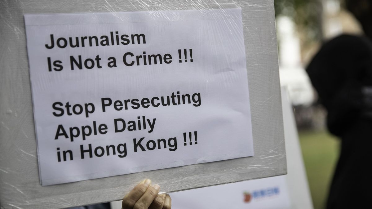 Populárnímu hongkongskému deníku hrozí zánik. Peking mu zmrazil účty